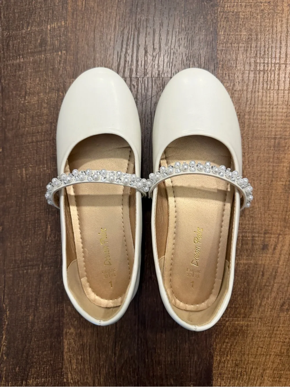 Dream pairs Girls White Pearl-Embellished Mary Jane Dress Shoes